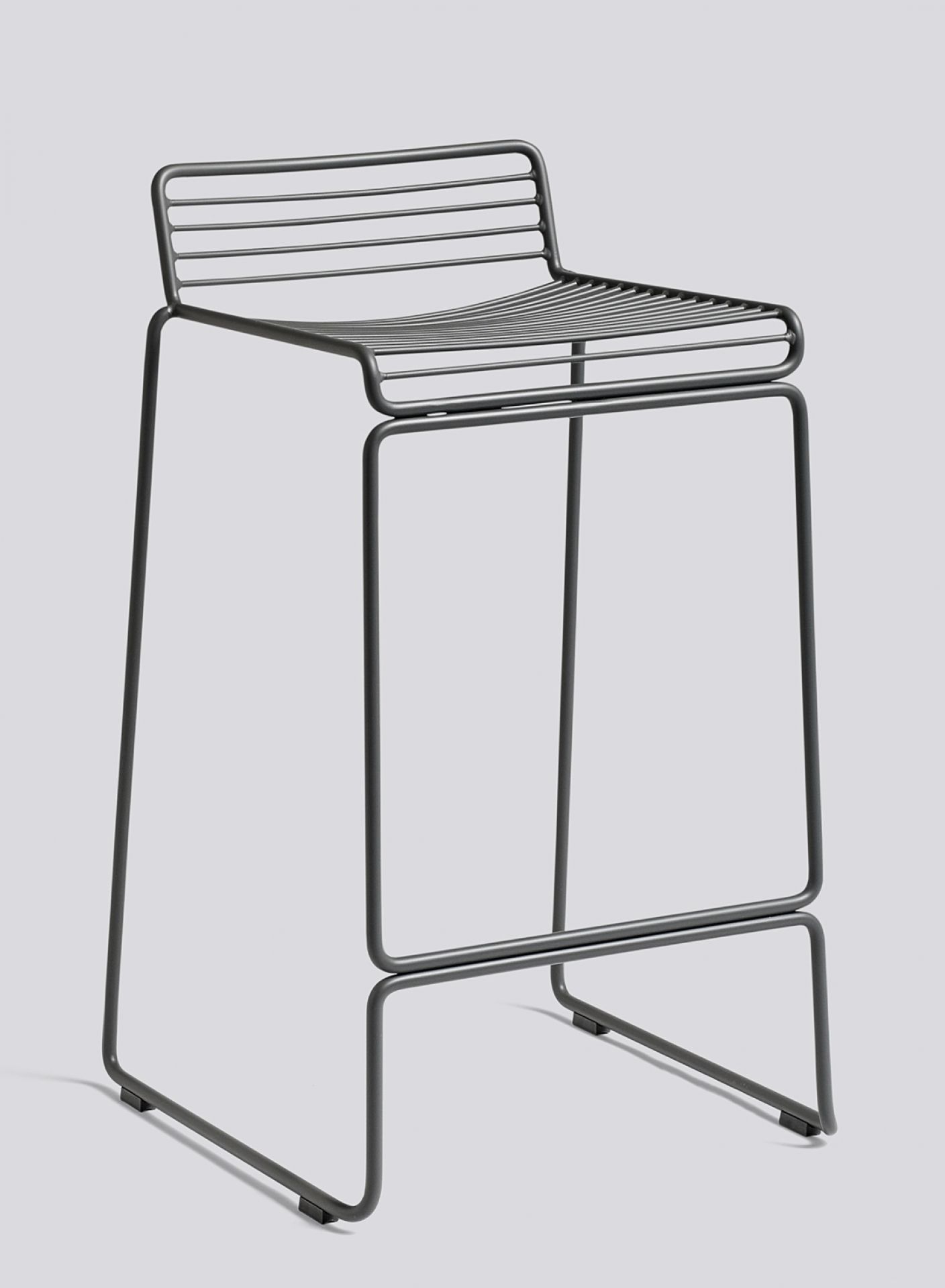 Hee Bar Stool High Barhocker von Hay in Asphalt Grau, minimalistisches Design für Küche und Bar.